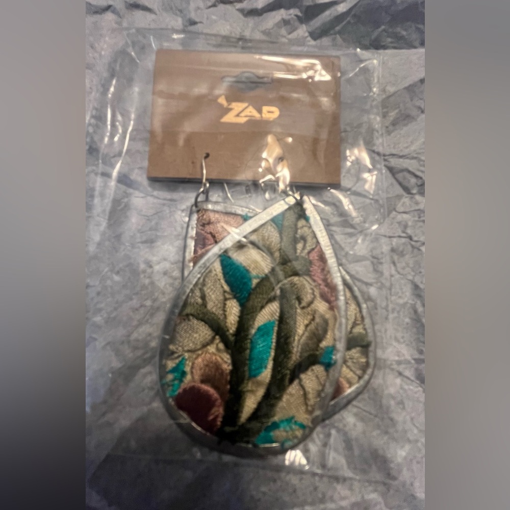 NWT Zad Handmade Floral Embroidered SET of Earrings and Bracelet Made in India - Picture 10 of 13